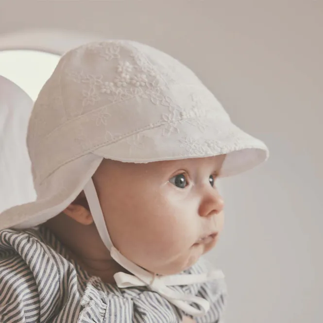 Hovedbilde HUTTEliHUT Embroidery solhatt, Antique White
